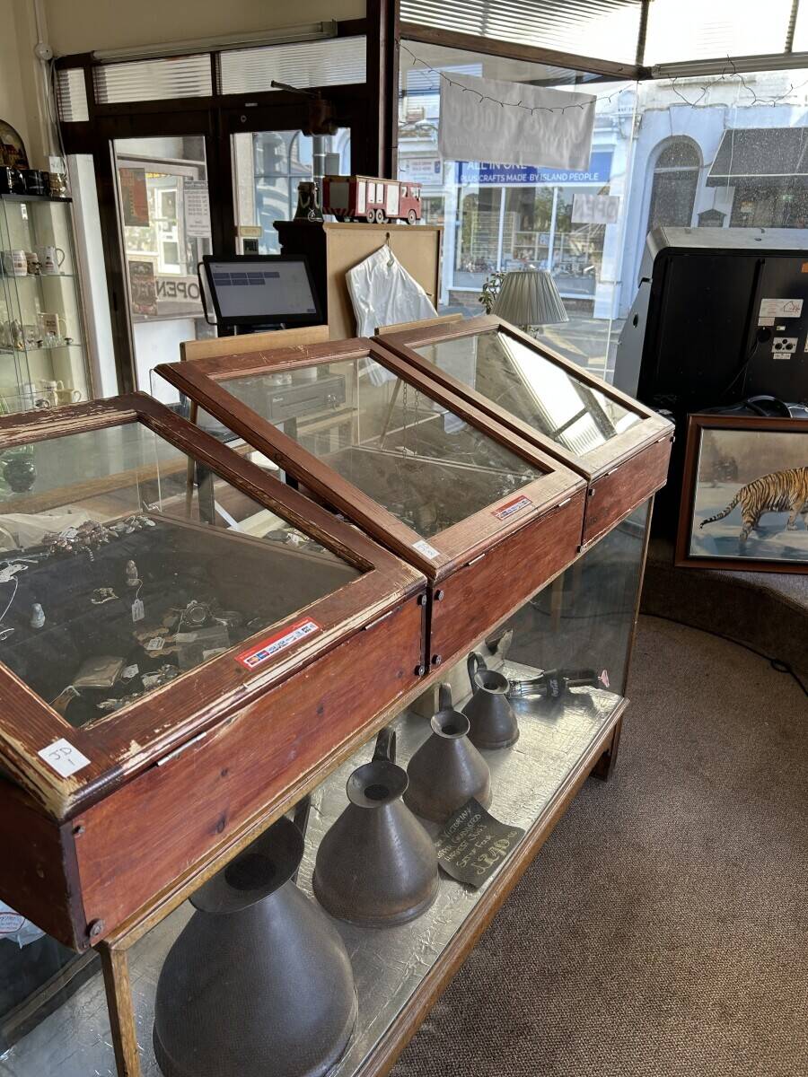 Antiques & Collectables Business Photo 4