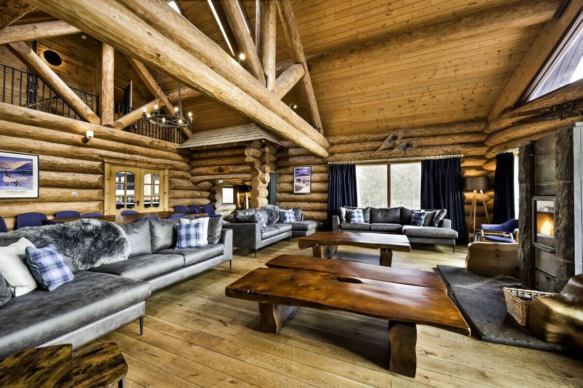 A Stunning Log Cabin with a Substantial Income Stream in The Cairngorm National Park (ref 1819) Photo 4