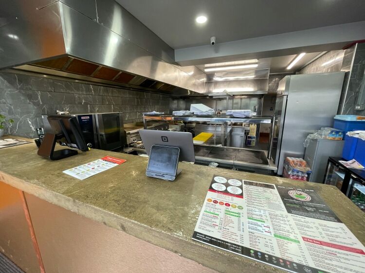 Busy Takeaway in Affluent Location and 2 Bed Flat - Leasehold Business Photo 4