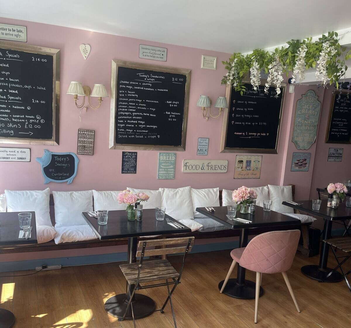 FULLY EQUIPPED DAYTIME CAFÉ /TEA ROOM Photo 4