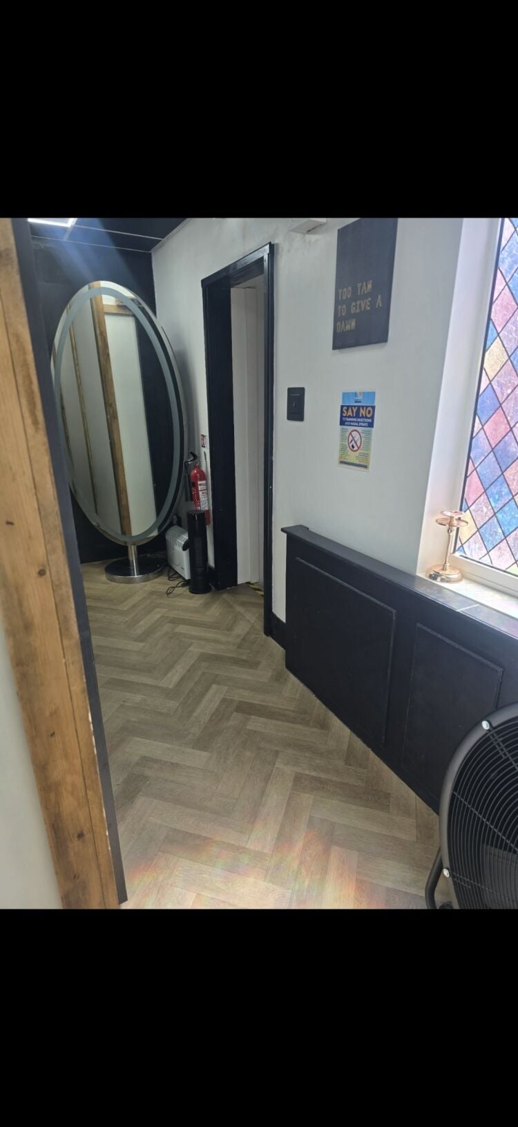 Clipo Glow Tanning Lounge Photo 4