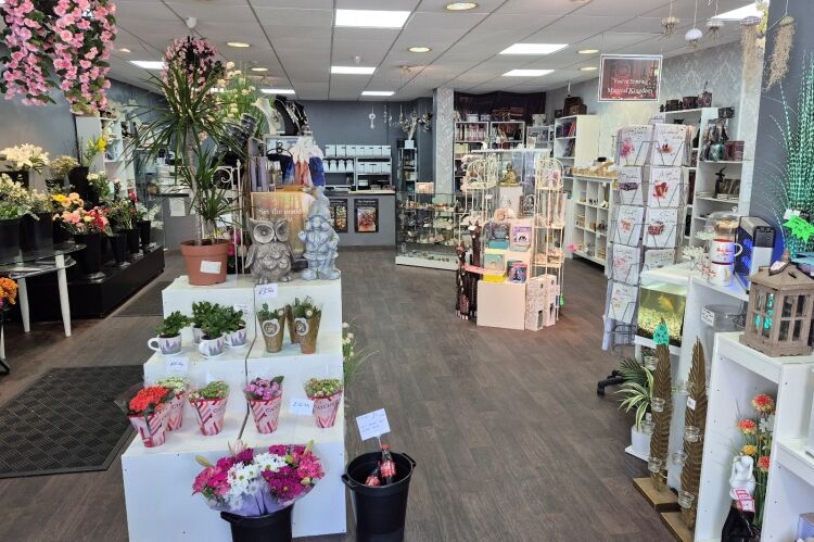 Established Florist, Gift Shop & Tea Room - Rhyl Photo 4