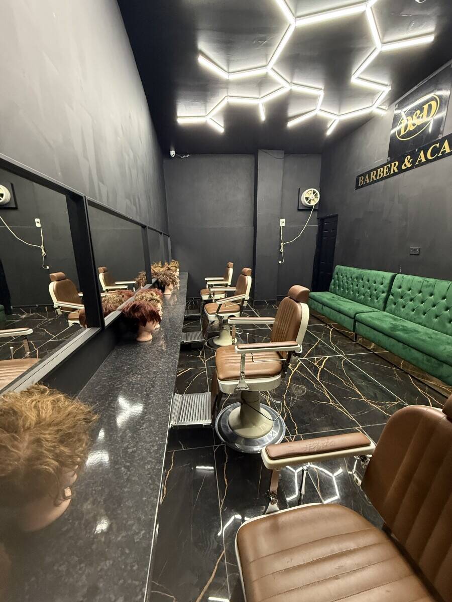 Afro carribean and Asian Turkish style luxury barber shop and academy  Photo 4