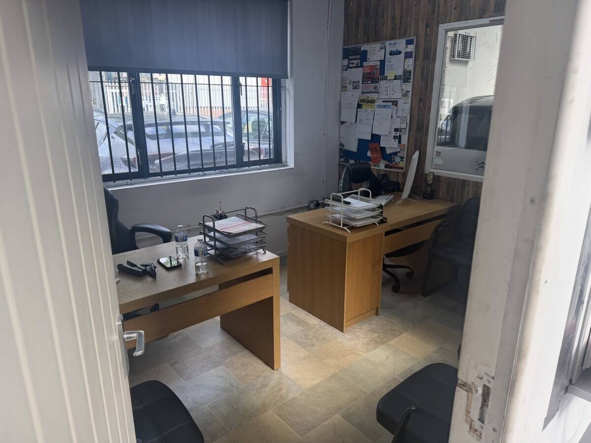 Car dealership unit  