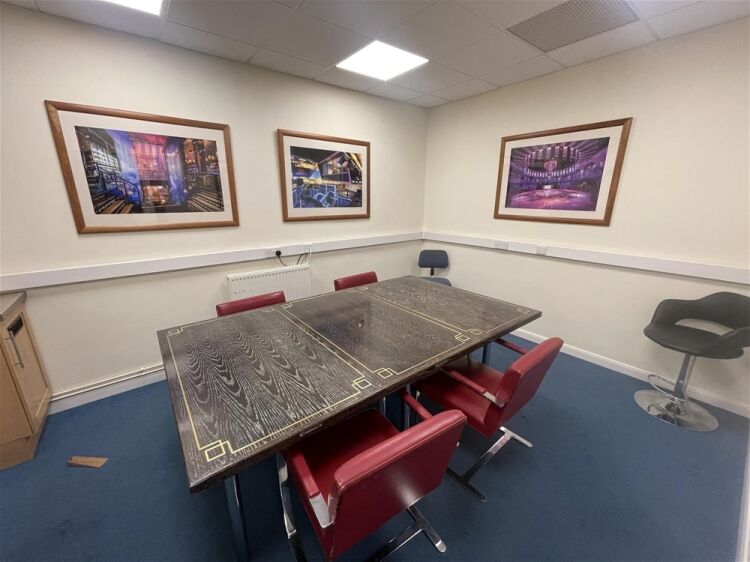 Substantial office spaces in popular Business Park For Sale in Newton Abbot Photo 4