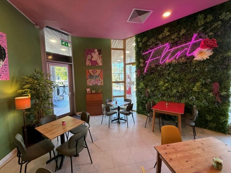 Busy, Vibrant Town Centre Cafe/Bar - Leasehold Business For Sale Photo 4