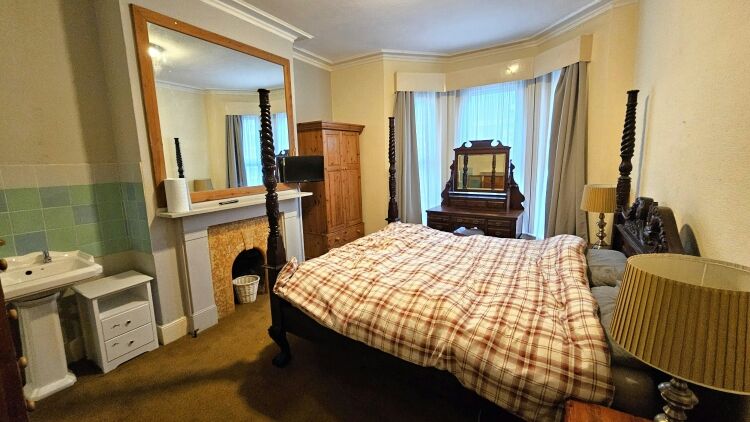 Centrally Located HMO With Valuable Hostel Consent - Available to Rent