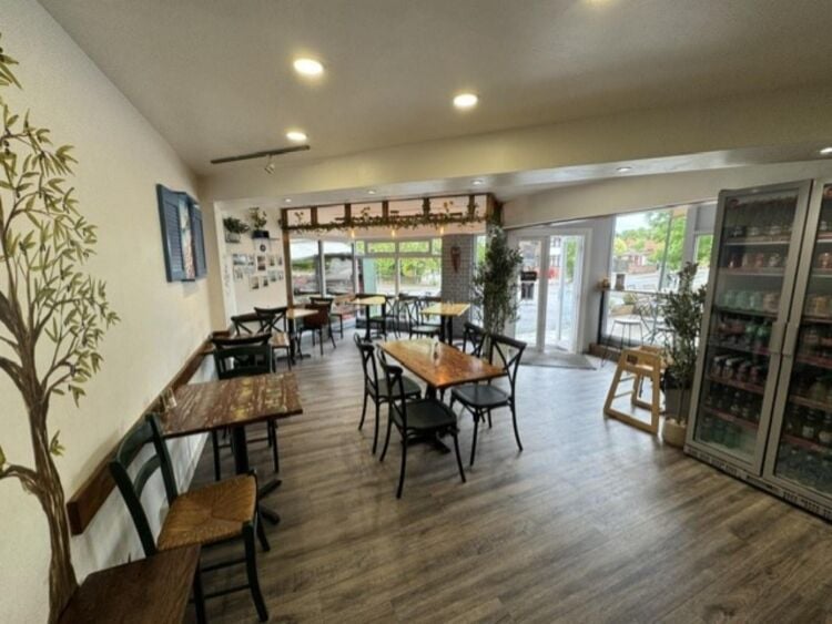 Leasehold Greek Takeaway & Restaurant Located In Rugby