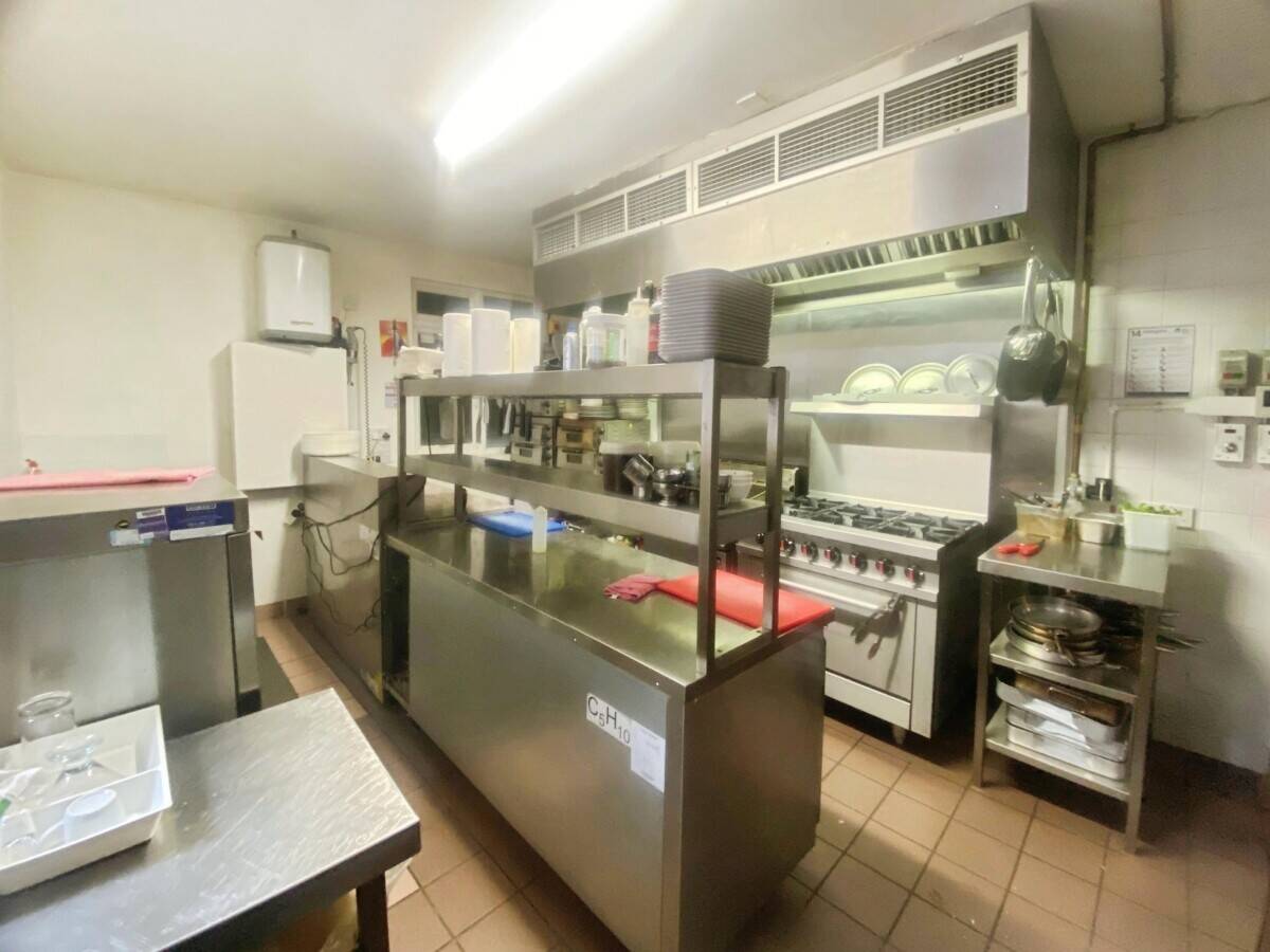 FULLY FITTED RESTAURANT / BAR PREMISES - FULLY EQUIPPED TO TRADE. TOWN CENTRE
