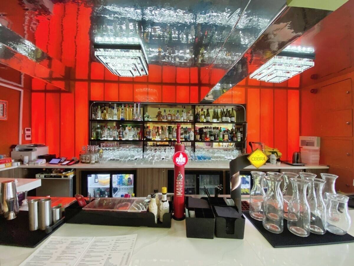 Fully Fitted Licensed Indian Restaurant with 75–80 Covers – Prime Reading Location Photo 4