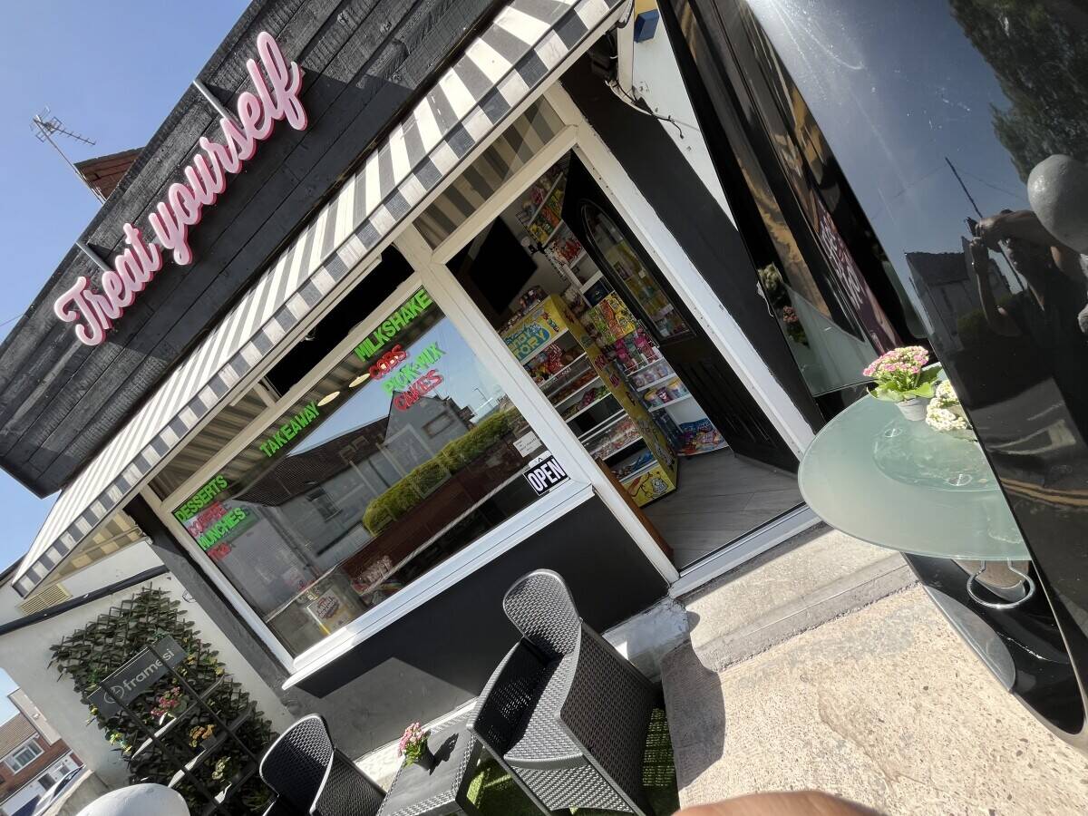 Desserts shop / Cafe
