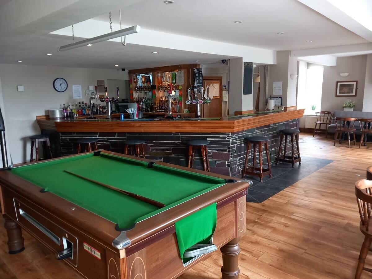 RHYMNEY VALLEY SOUTH WALES - WELL APPOINTED AND MUTUALLY SUCCESSFUL TRADITIONAL VILLAGE PUB