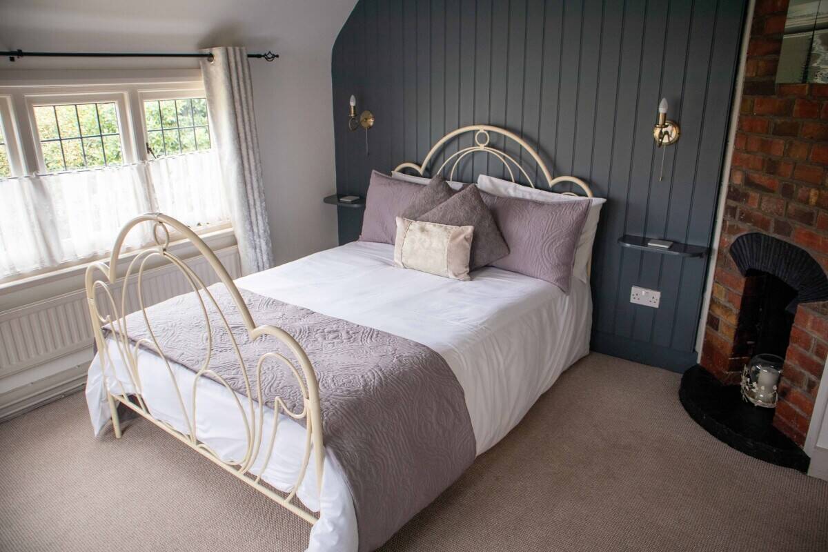 KENT - IMMACULATE GUEST HOUSE, FAMILY HOME OR DEVELOPMENT PROJECT Photo 4