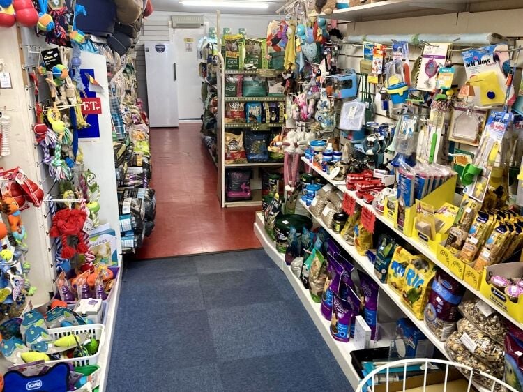 PET SUPPLIES & HAIR SALON (Operated by self-employed stylists)
