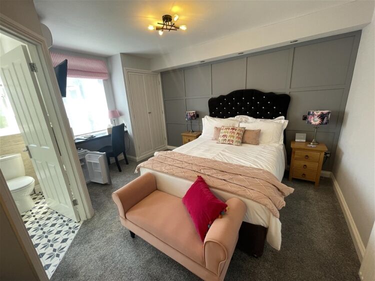 5- Star Gold Award Boutique B&B in the English Riveria For Sale in Torquay Photo 4