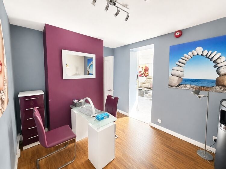 COMMERCIAL PREMISES TO LET IN THE HEART OF HITCHIN