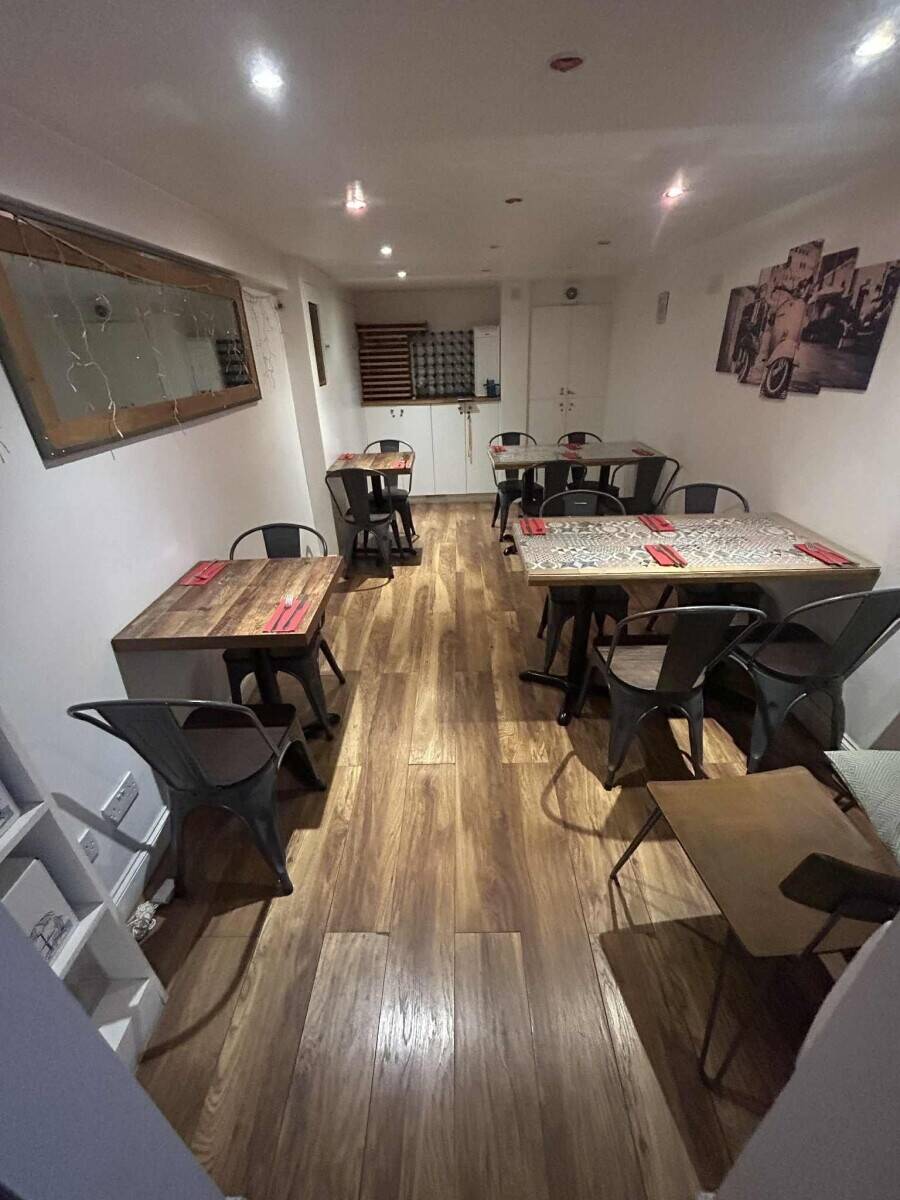 HIGHLY REGARDED ITALIAN RESTAURANT & PIZZERIA – SURREY CONFIDENTIAL SALE – STAFF UNAWARE Photo 4