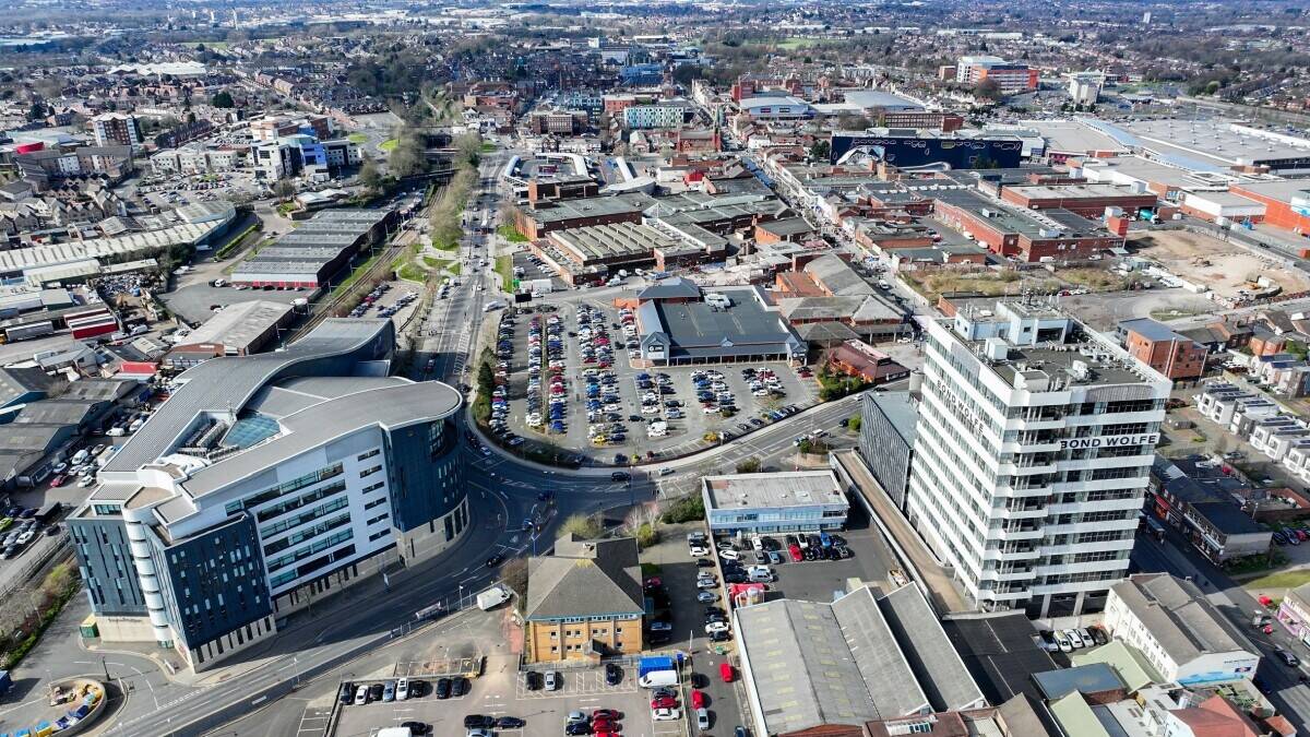 Freehold hotel and office investment opportunity, future development potential (subject to planning) Photo 4