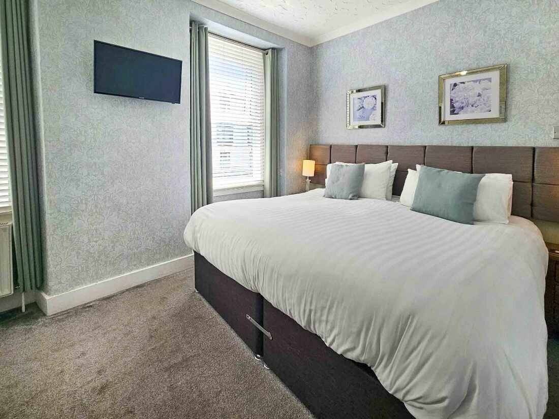 A Charming Boutique Guest House – Prime Brixham, Devon Coastal Location Photo 4