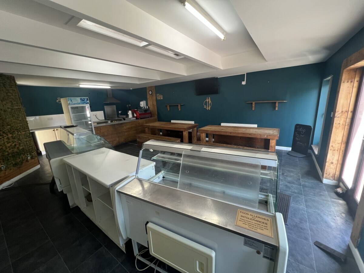 Well-presented Freehold Vacant Hot Food Unit with Investment property, Grangemouth (ref 1822) Photo 4