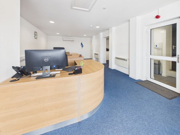 Bright, modern office space in prime Elgin location Photo 4