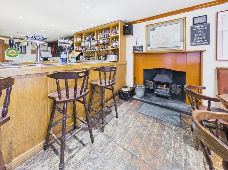 Long Established 9 Room Hotel on NC 500