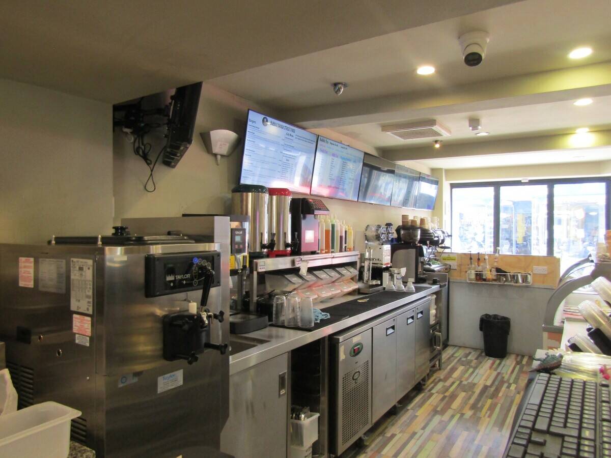 CLITHEROE TOWN CENTRE CAFÉ/DESSERT BAR BUSINESS FOR SALE  - OFFERS INVITED Photo 4