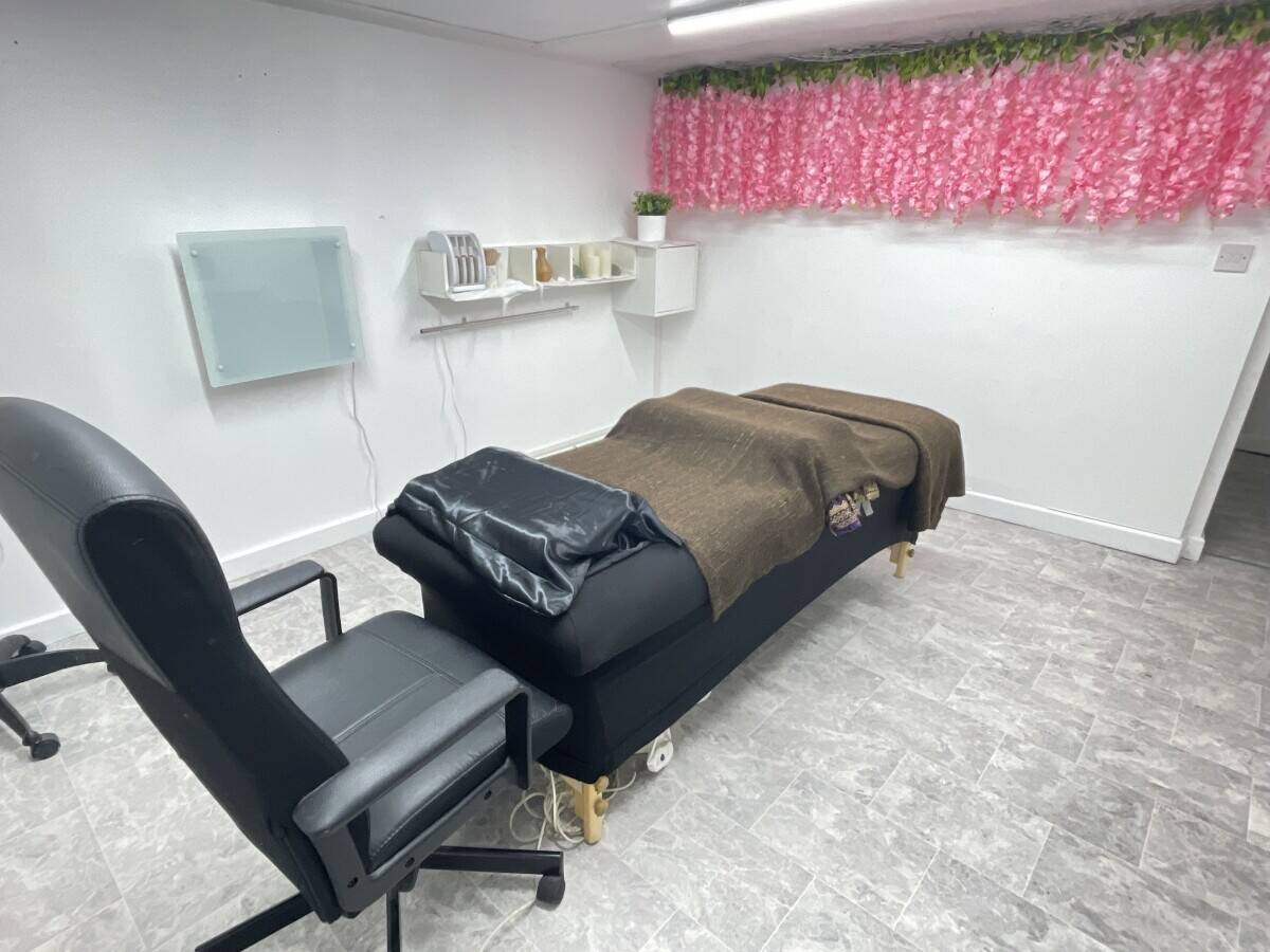 Nails & beauty Salon for sale