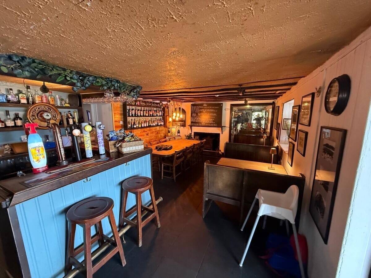 A Simply Outstanding Waterfront Bar & Restaurant in Unspoilt Wester Ross (ref 1821) Photo 4