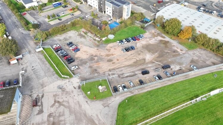 Town Centre open yard storage compound available to let For Sale in Newton Abbot Photo 4