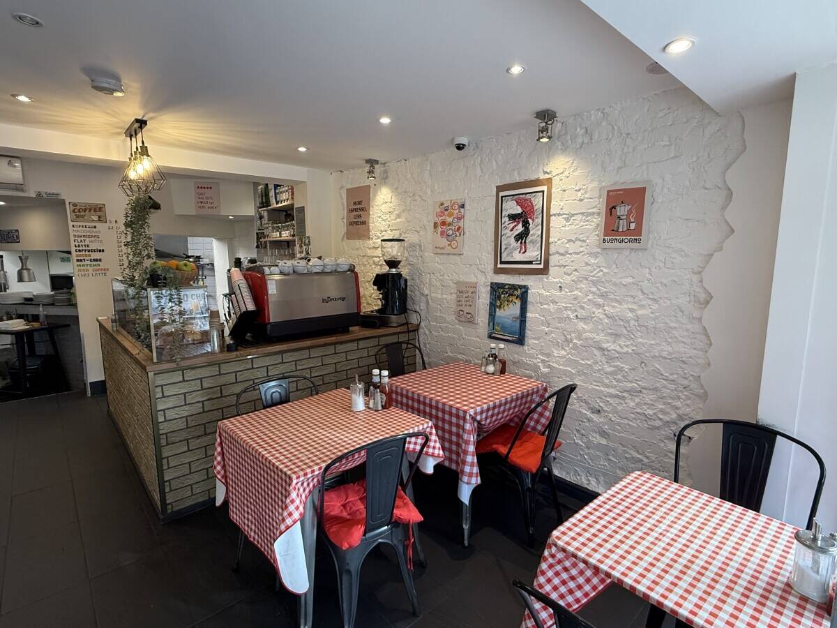 Cafe for sale on Loughton High Road, Essex Photo 4