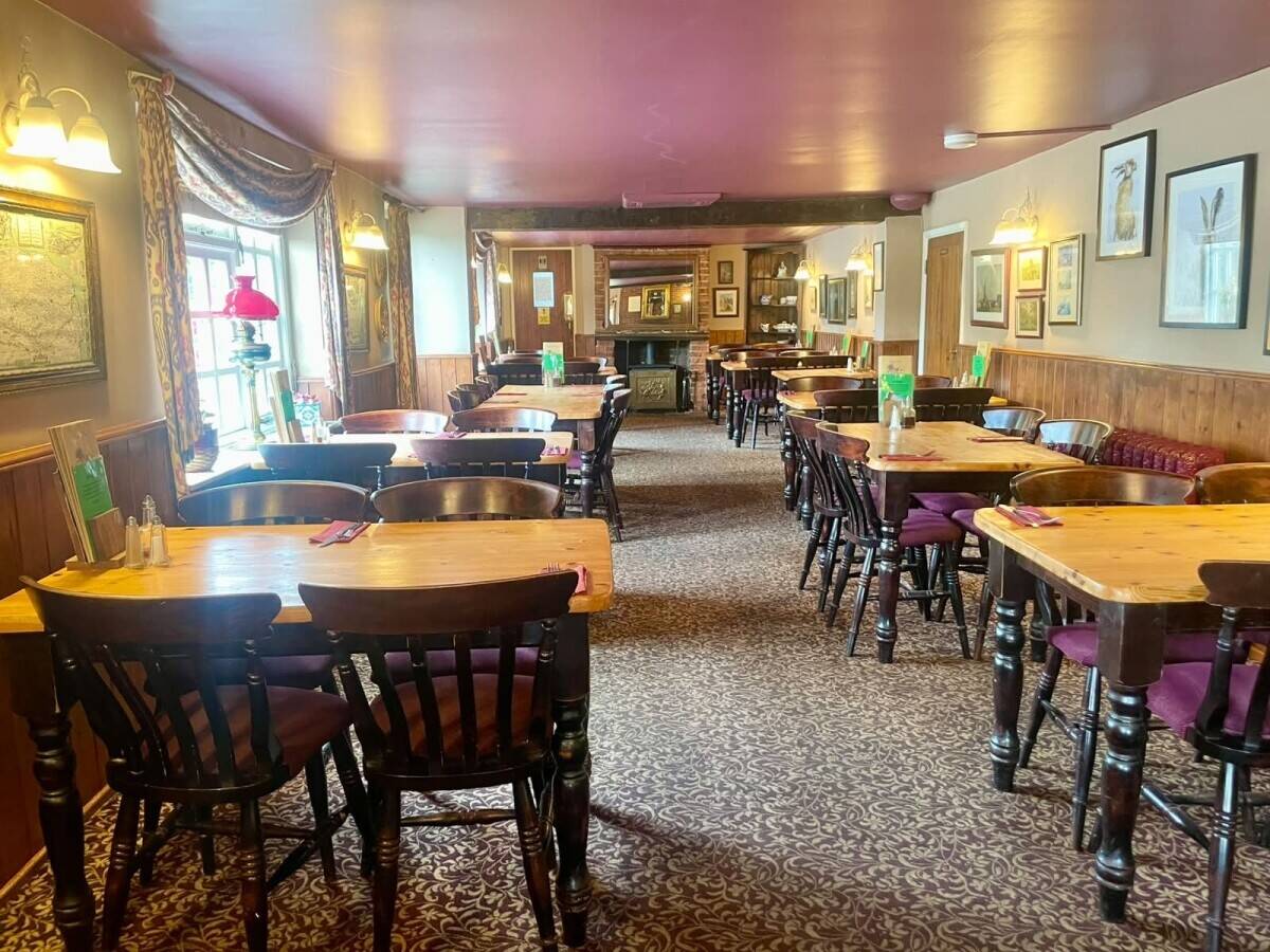 NORFOLK - FOOD-LED COUNTRY PUB WITH LARGE CAR PARK AND THREE LETTING ROOMS Photo 4