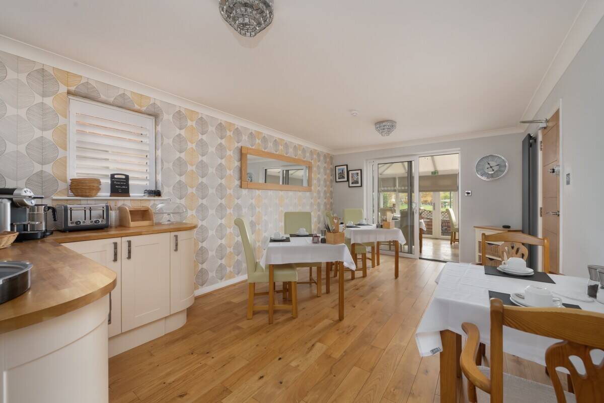 Stunning 7 bedroom Bed & Breakfast in the beautiful city of Canterbury plus private self contained owner accommodation Photo 4