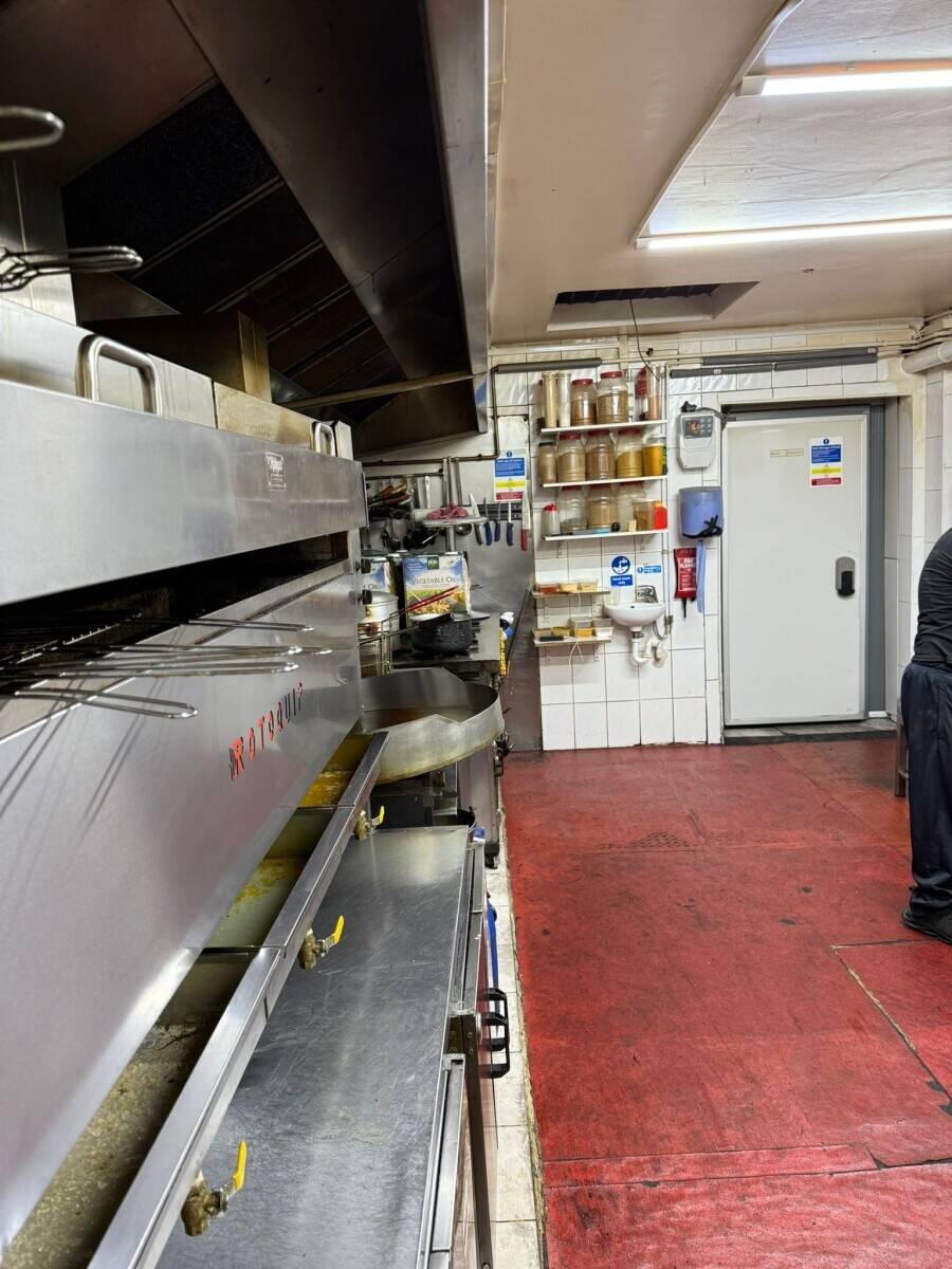 TURNKEY 100-SEATER LICENSED RESTAURANT WITH 7-BEDROOM ACCOMMODATION