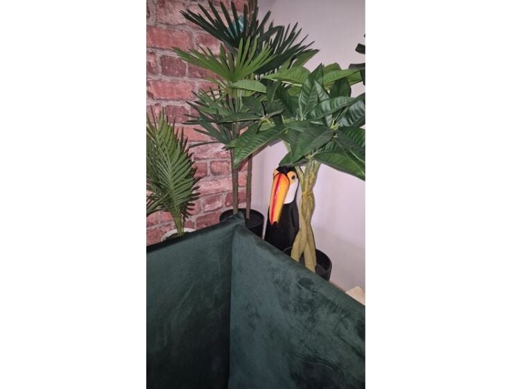 Shake Things Up – Vibrant Cocktail Bar in Prime Ainsdale Location