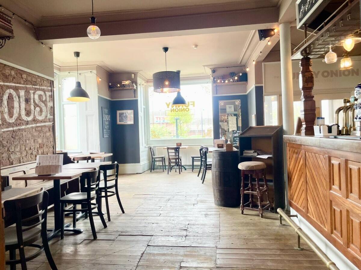 YORKSHIRE COAST - FIVE STOREY BAR & RESTAURANT WITH 11 APARTMENTS Photo 4