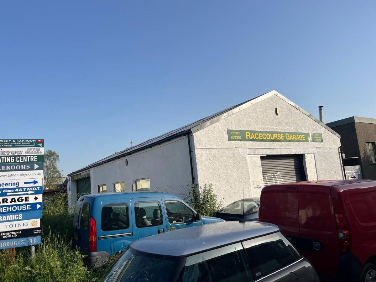 4 Ramp freehold car repair & MOT garage, Totnes Devon