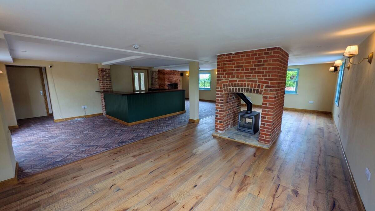 ESSEX - FULLY RENOVATED FREEHOUSE TO LET