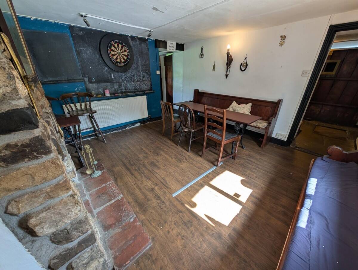 MONMOUTHSHIRE (NEAR CHEPSTOW) - CHARACTER VILLAGE FREEHOUSE