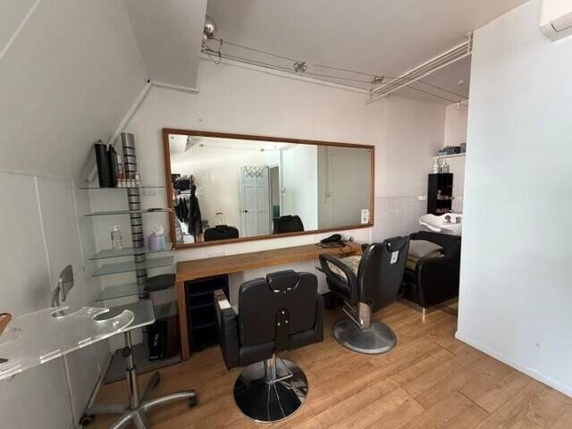Long-Established (30 Years) Hair Salon Located Adjacent to Kilburn Tube Station