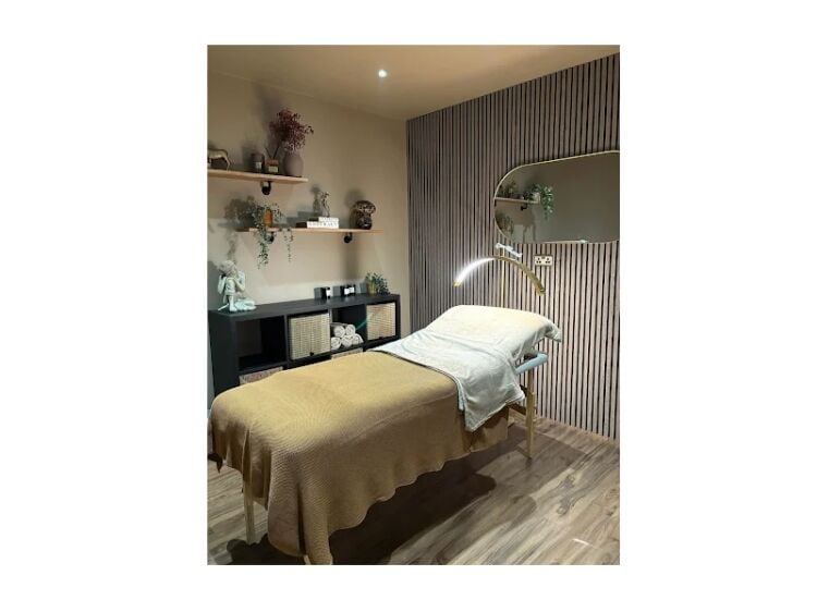 Beauty in Bloom – Trend-Led Nail & Beauty Studio
