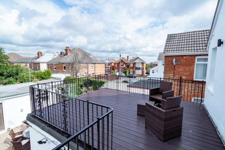 Refurbished HMO Investment Property Occupying Prominent Position Photo 4