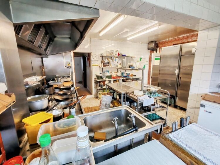 FREEHOLD TAKEAWAY WITH 3-BED ACCOMMODATION & DEVELOPMENT POTENTIAL