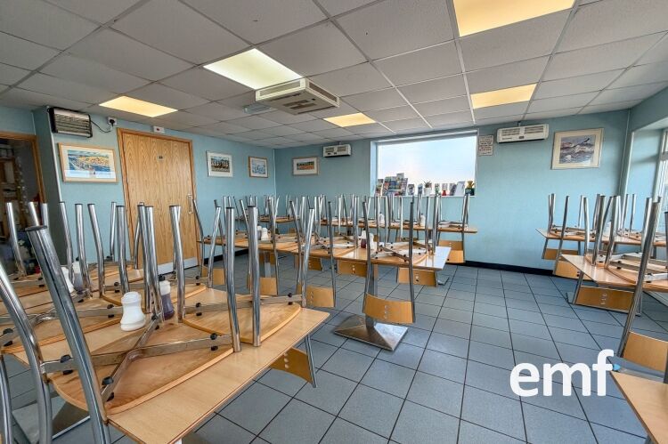Popular Seaside Freehold Fish & Chip Shop & Restaurant Photo 4