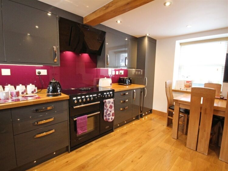 Thriving Coastal Business, Family Home & Exceptional Lifestyle Opportunity Photo 4