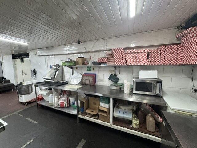 Leasehold Fish & Chip & Pizza Takeaway Located In Wolverhampton Photo 4