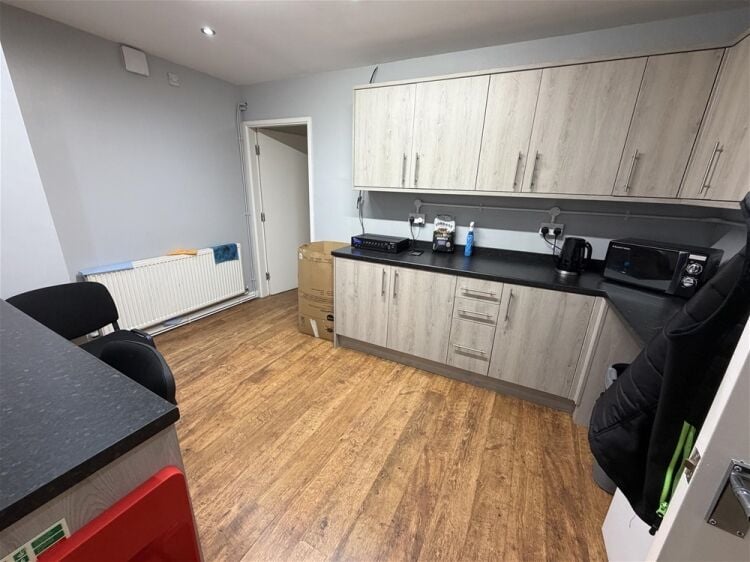 Vacant Unit For Sale in Castleford