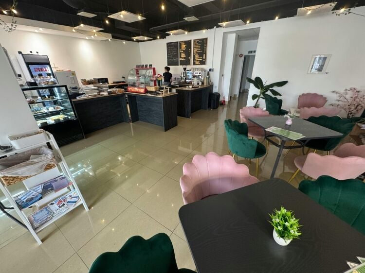 Beautifully Presented Patisserie/Coffee Shop - Poole - Leasehold