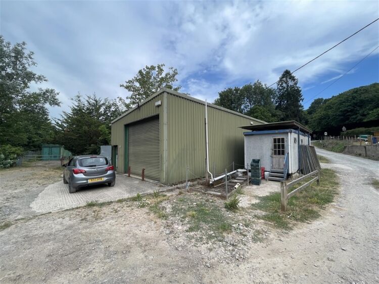 Diverse mixed-use investment opportunity with development potential For Sale in Chulmleigh Photo 4