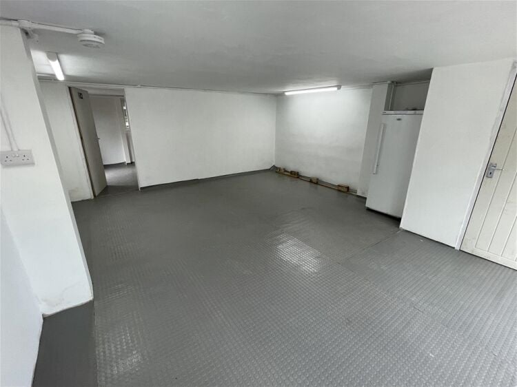 Recently constructed Two-storey office/ retails premises For Sale in Chulmleigh Photo 4